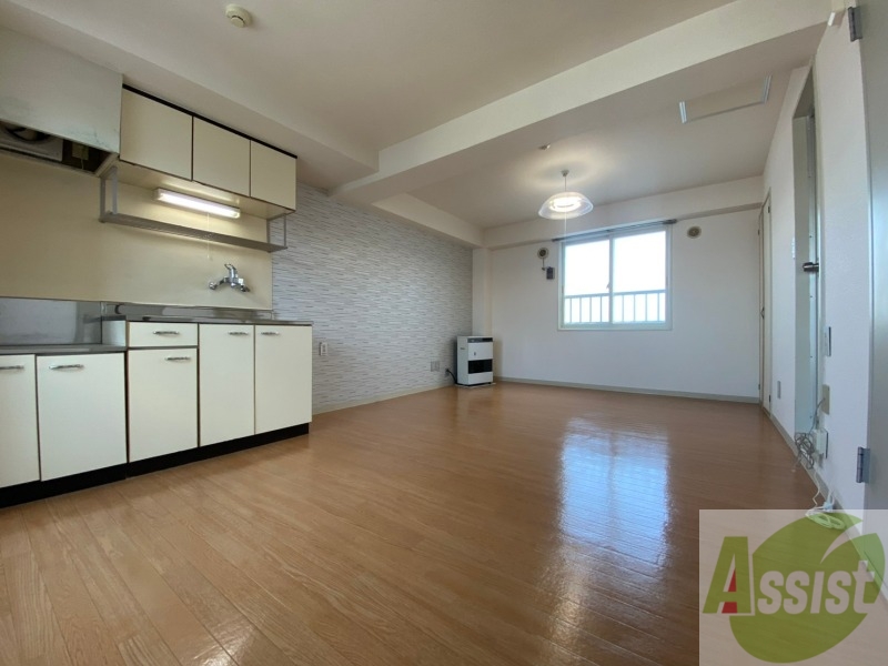 居室・リビング　陽の光が差し込む明るいお部屋は気持がいいですね～