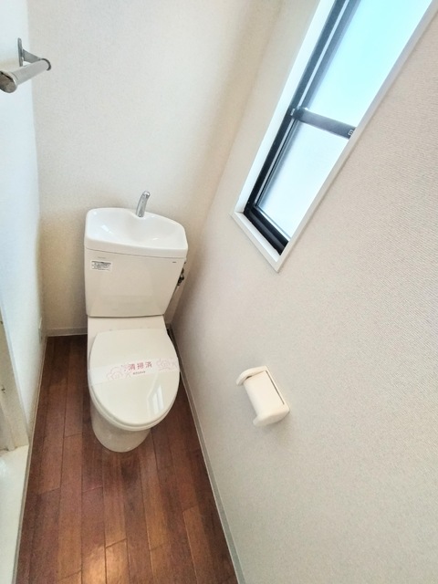トイレ　トイレに窓有
