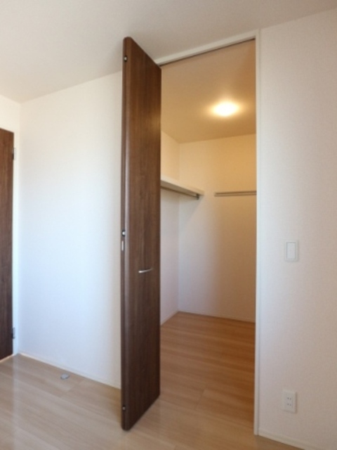 収納　北側洋室　ウォークインクローゼット