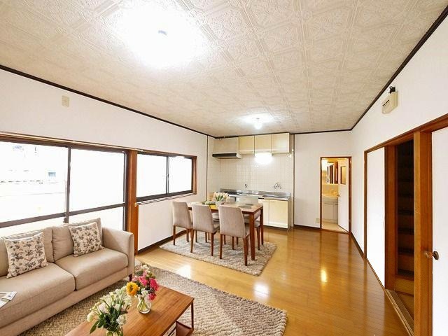 居室・リビング　CGで家具等を配置したもので家具等は含まれません