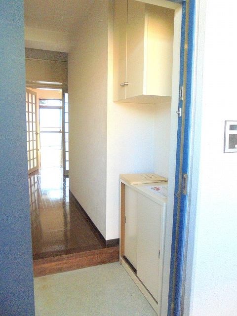 玄関　※写真は別号室です