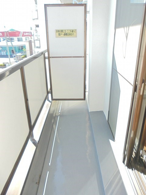 バルコニー　※写真は別号室です