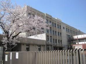 小学校　中央小学校（小学校）まで679m