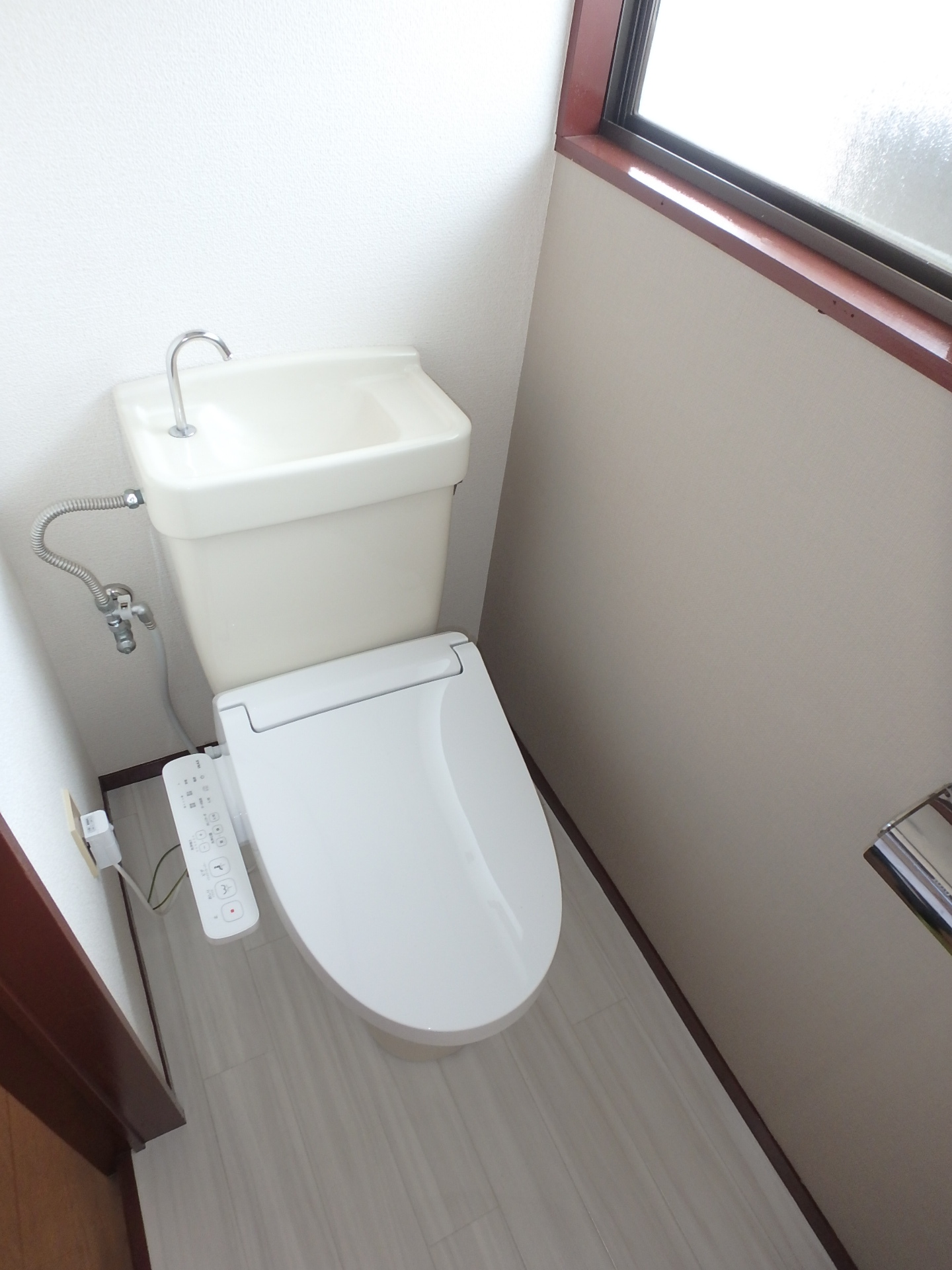 東武宇都宮線 西川田駅 徒歩34分 2階建 築38年のトイレ写真