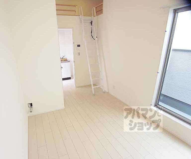 居室・リビング　清潔感ある室内。