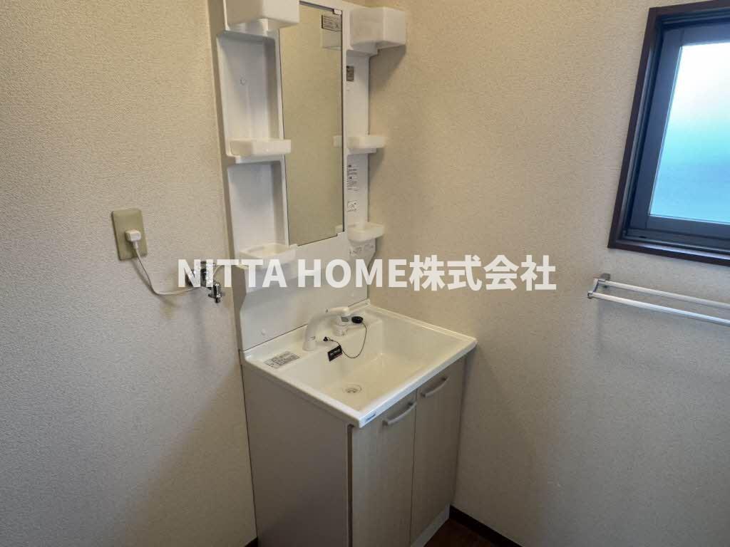洗面設備　シャワー付き洗面台が付いています＊