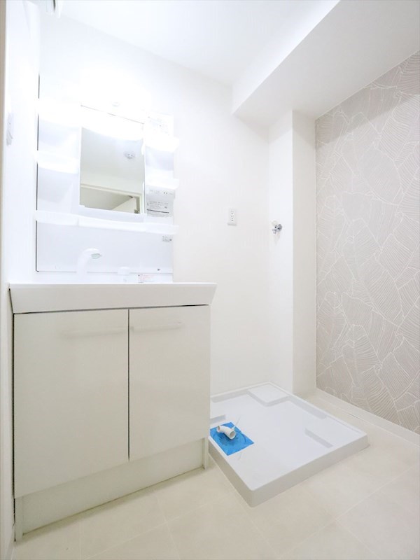 洗面設備　脱衣所　独立洗面台（シャンプードレッサー付）