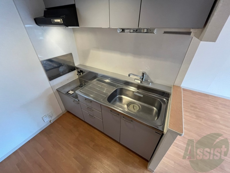 キッチン　キッチンです。ご自身でコンロを設置していただけます。