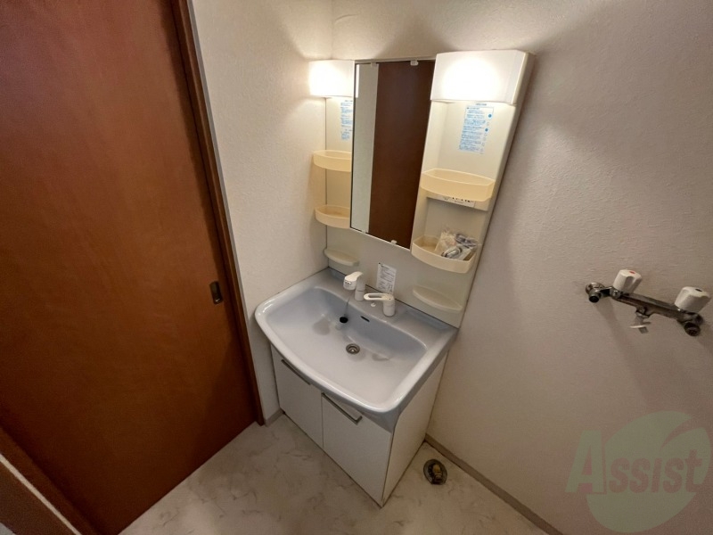 洗面設備　シャンプードレッサー。身支度はここでばっちりですね。