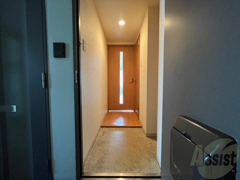 玄関　玄関の様子です。明るい印象ですね。気分もあがりそう。