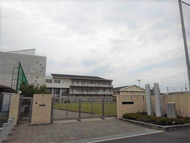小学校　坂出市立坂出小学校（小学校）まで600m