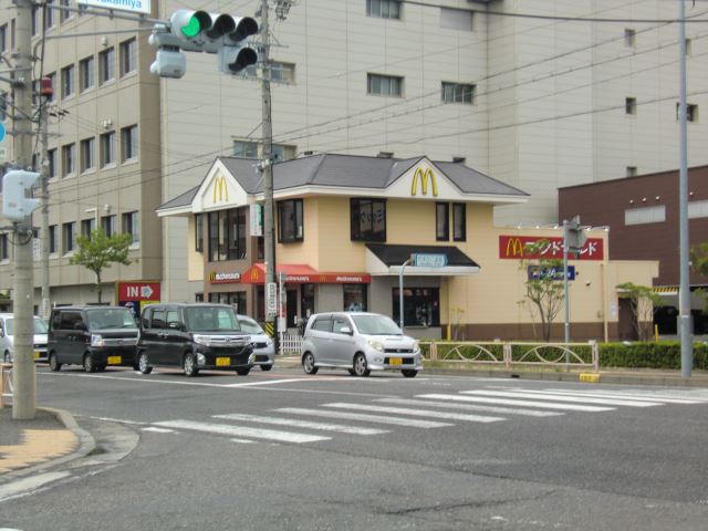 飲食店　マクドナルド（飲食店）まで730m