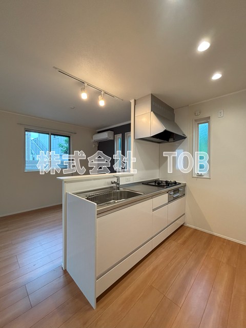 キッチン　3口ガスコンロ　グリル付き