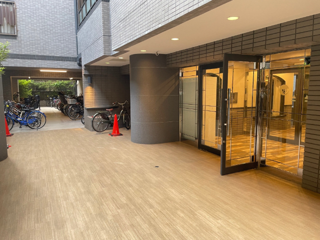 その他共有部分　木を基調とした共用部です