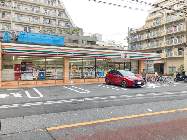コンビニ　セブンイレブン荒川東日暮里二丁目店（コンビニ）まで130m