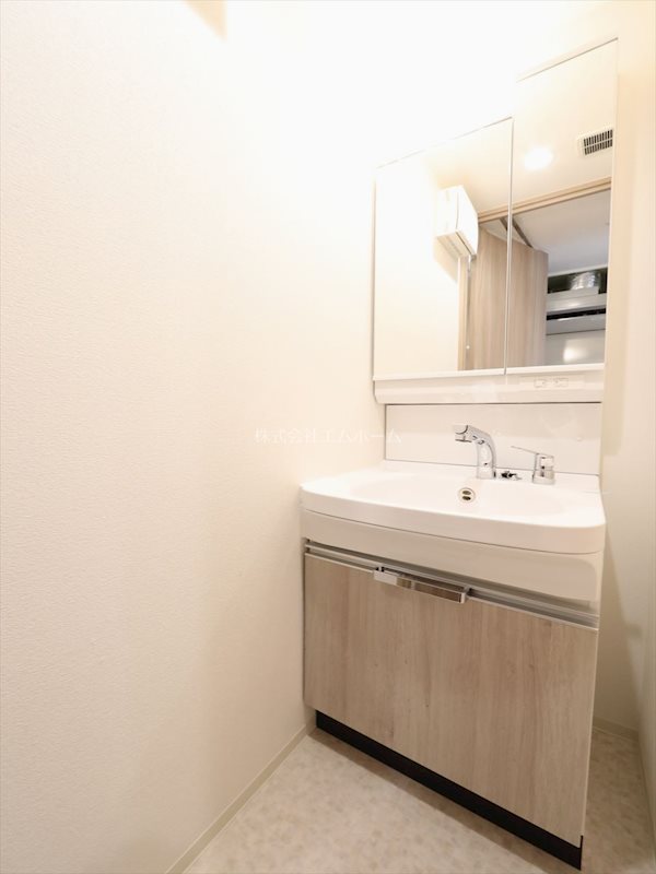 洗面設備　脱衣所　独立洗面台（シャンプードレッサー付）