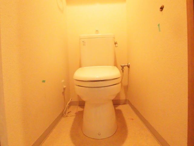 トイレ　※別室の参考写真の為、現況優先です。