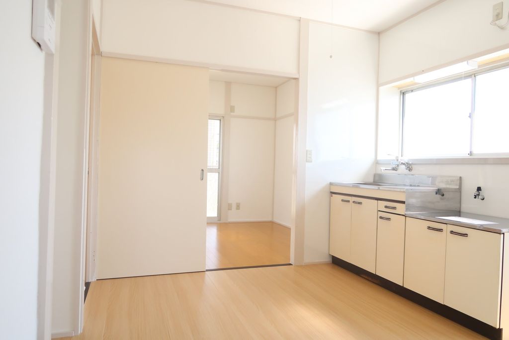 その他　明るいキッチンスペース