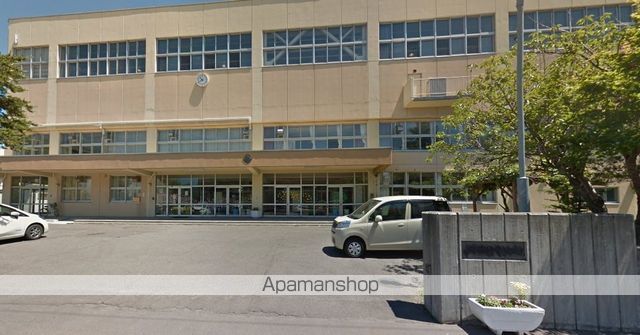 中学校　札幌市立新川中学校（中学校）まで441m