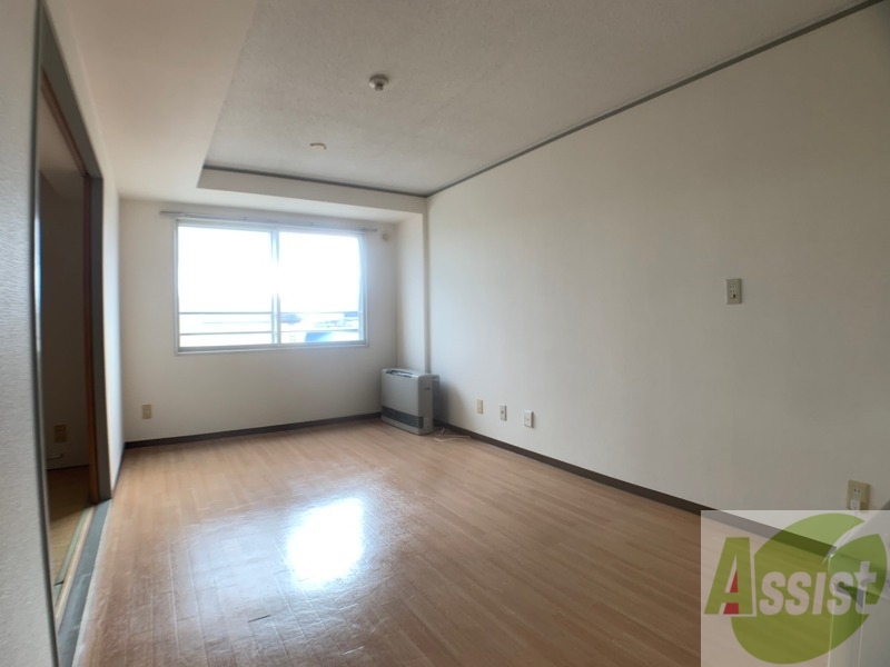 居室・リビング　広くてキレイなお部屋が広がっていて、充実した生活が送れそう。