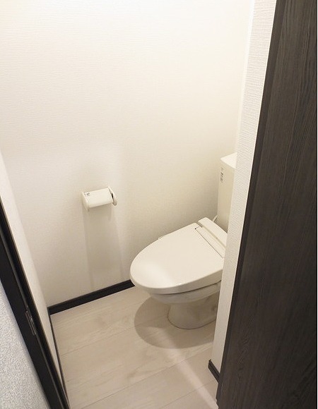 ＪＲ総武線 幕張駅 徒歩9分 4階建 築10年のトイレ写真