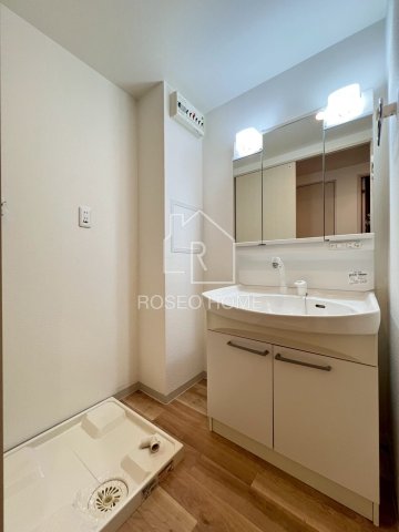 洗面設備　同マンション別部屋：参考写真