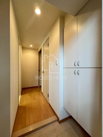 玄関　同マンション別部屋：参考写真