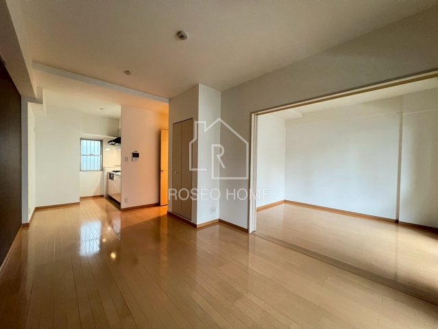 居室・リビング　同マンション別部屋：参考写真