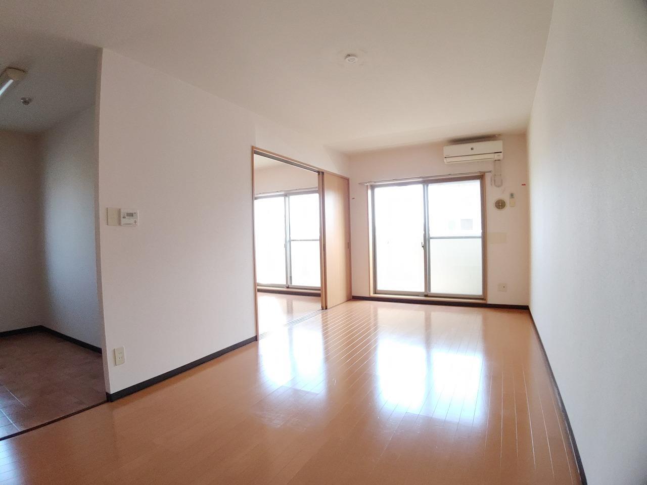 居室・リビング　写真は別部屋です。