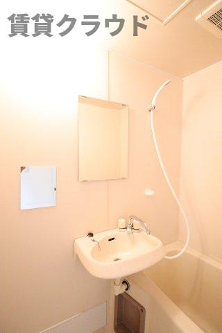 洗面設備　コンパクトで使いやすい洗面所