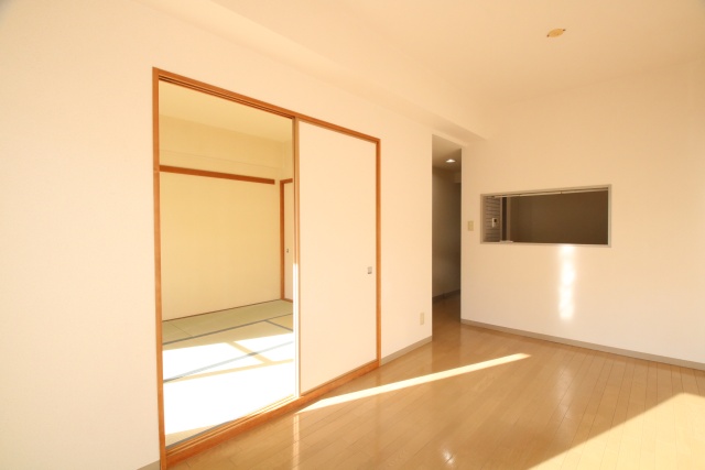 居室・リビング　※別部屋の参考写真のため、現状優先です。