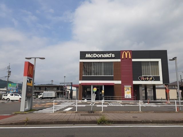 飲食店　マクドナルド隼人店（飲食店）まで550m