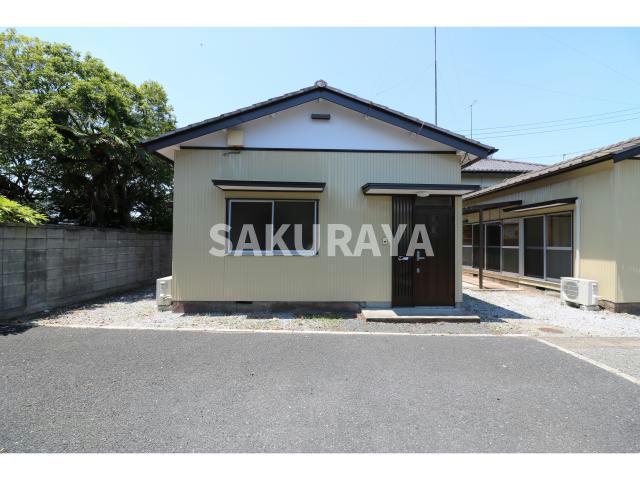 玄関　現況と異なる場合がございます。