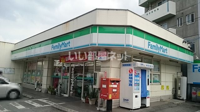 コンビニ　沖縄ファミリーマート ひめゆり通り店（コンビニ）まで511m