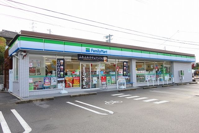 コンビニ　ファミリーマート（コンビニ）まで1400m