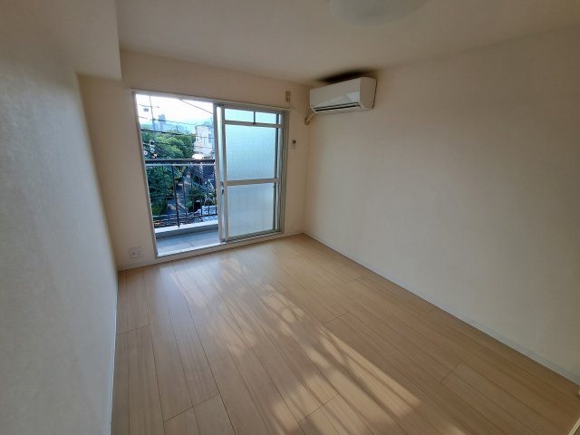 居室・リビング　エアコン付きで初期費用を抑えれます！