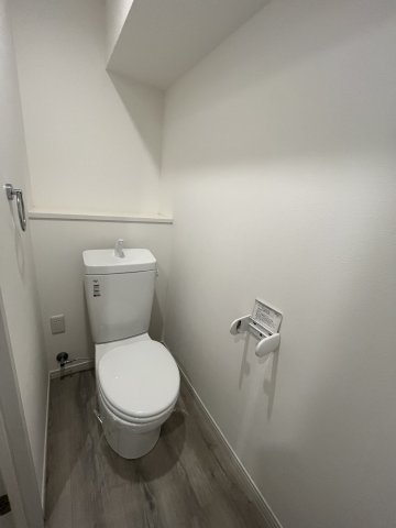 トイレ　別号室の写真となります。現状優先です。