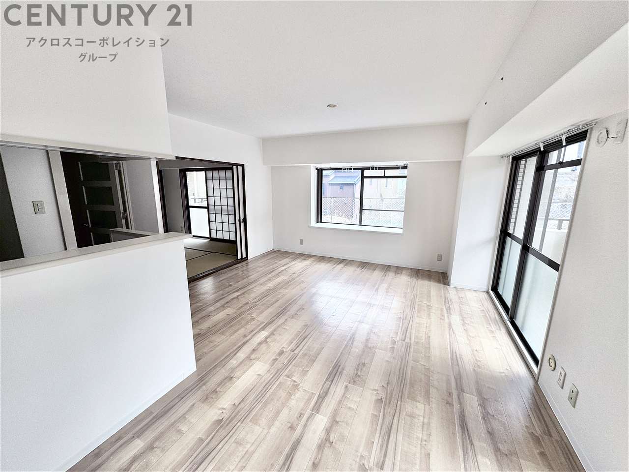 居室・リビング　明るいリビング