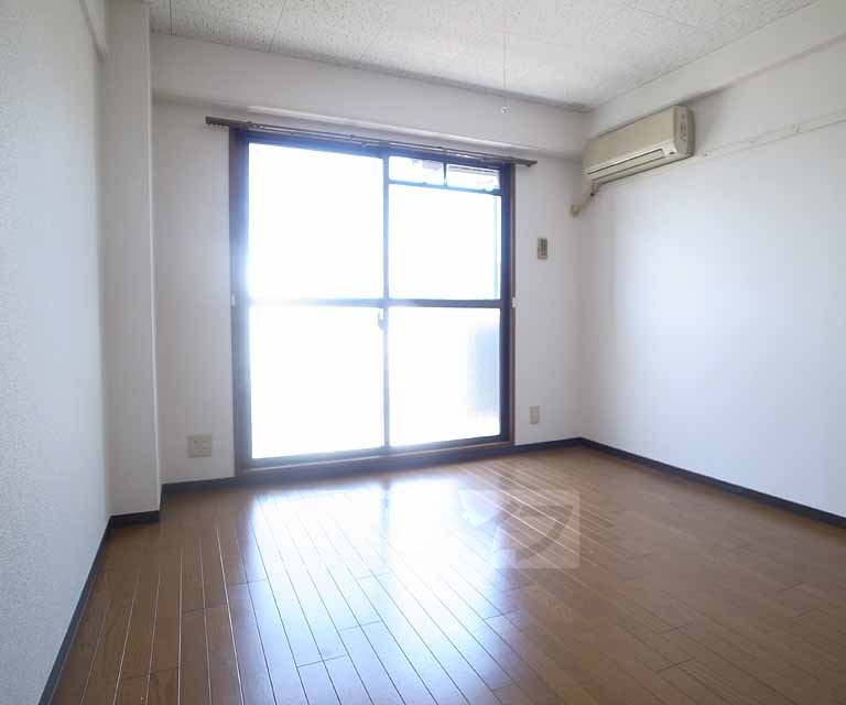 居室・リビング　日当たり良好の明るい室内です・