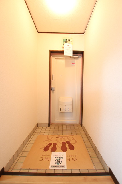 玄関　※同物件、別号室の為参考写真になります。