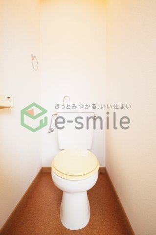 トイレ　落ち着いた色調のトイレです