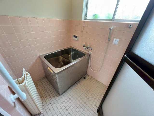 バス・シャワールーム　落ち着いた空間のお風呂です