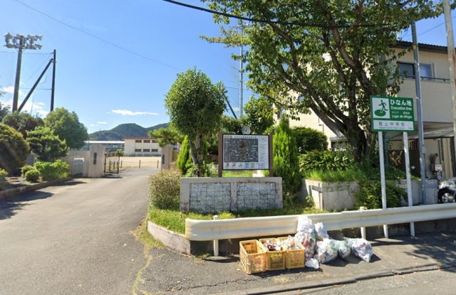 中学校　静岡市立籠上中学校（中学校）まで476m