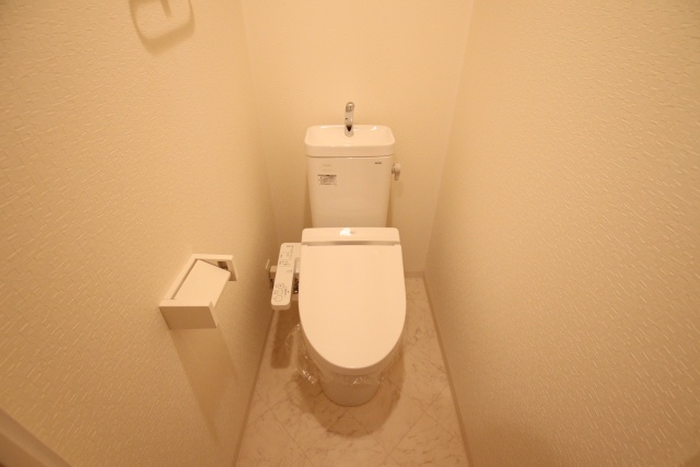 トイレ　※別室の参考写真の為、現況優先です。