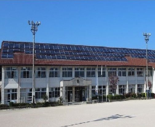 小学校　八重小学校（小学校）まで700m