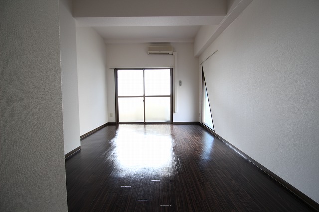 居室・リビング　家具・家電は含みません。