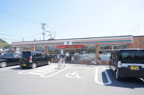 コンビニ　セブンイレブン 橿原西池尻町店（コンビニ）まで777m