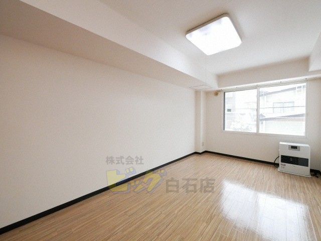 居室・リビング　日当たり良好で明るいリビングです♪