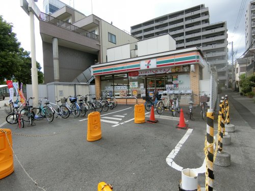コンビニ　セブン-イレブン吹田片山１丁目店（コンビニ）まで752m