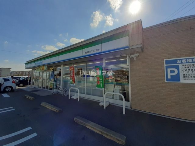 コンビニ　ファミリーマート 福岡南片江三丁目店（コンビニ）まで399m
